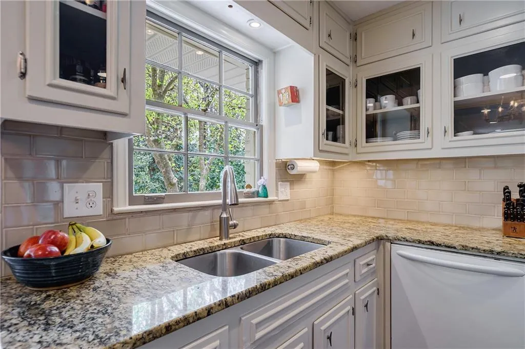 475 Forest Valley Road, Atlanta, Georgia 30342, 6 Bedrooms Bedrooms, ,3 BathroomsBathrooms,Residential,Sold,475 Forest Valley Road,7026877