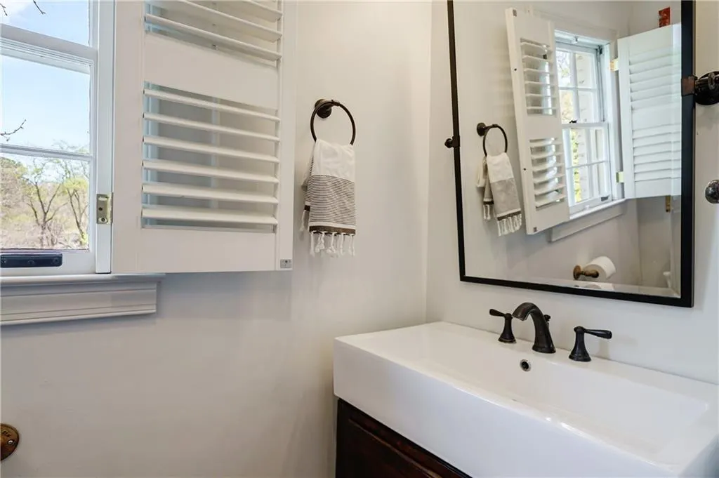 475 Forest Valley Road, Atlanta, Georgia 30342, 6 Bedrooms Bedrooms, ,3 BathroomsBathrooms,Residential,Sold,475 Forest Valley Road,7026877