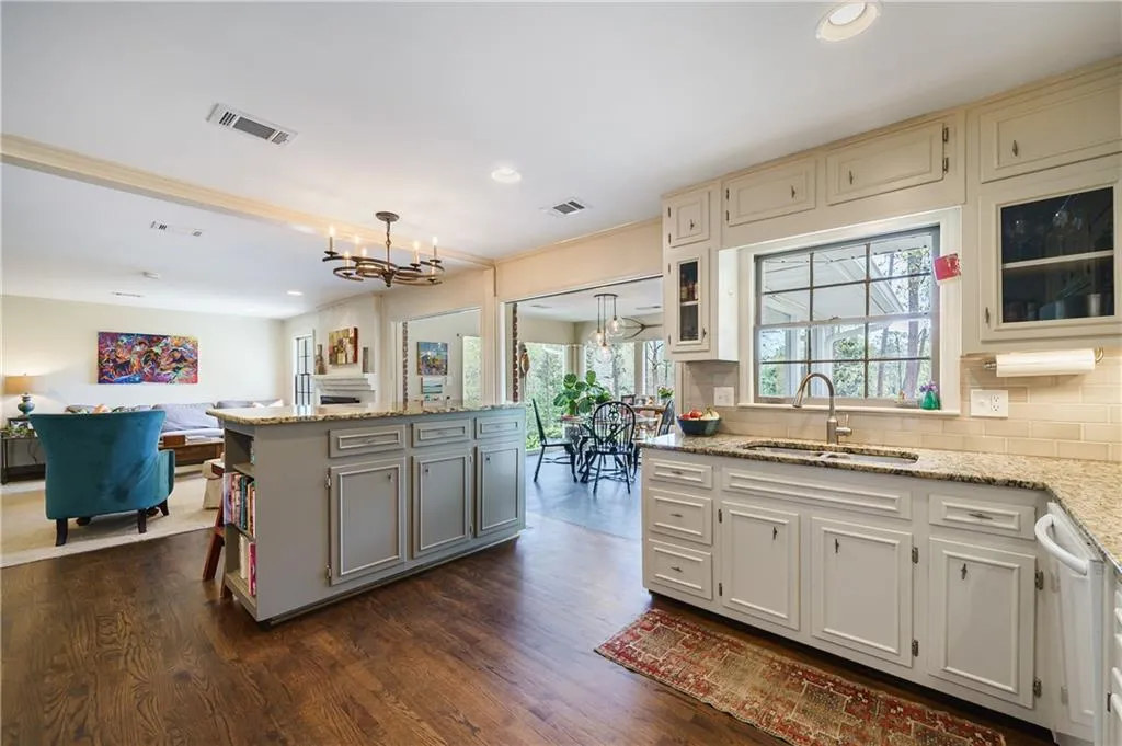 475 Forest Valley Road, Atlanta, Georgia 30342, 6 Bedrooms Bedrooms, ,3 BathroomsBathrooms,Residential,Sold,475 Forest Valley Road,7026877