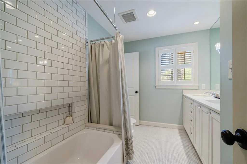 475 Forest Valley Road, Atlanta, Georgia 30342, 6 Bedrooms Bedrooms, ,3 BathroomsBathrooms,Residential,Sold,475 Forest Valley Road,7026877