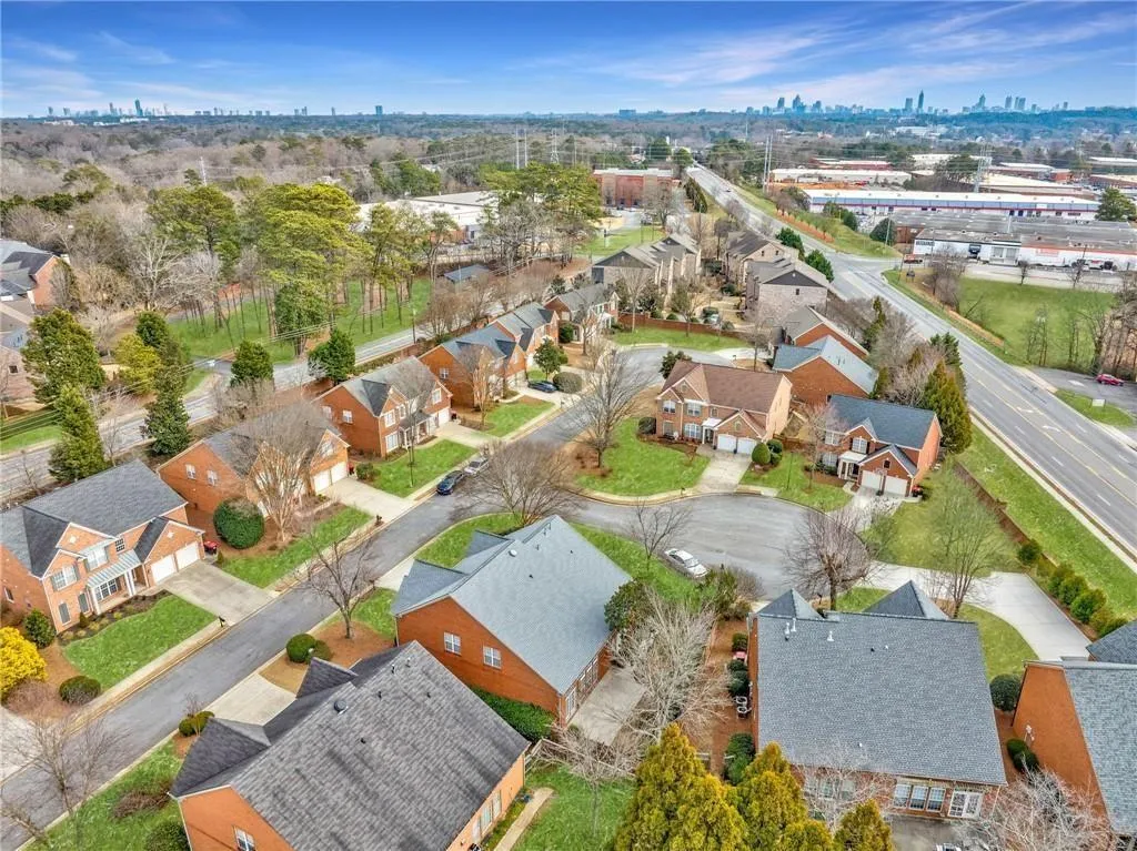 Nestled in the coveted Vinings area...