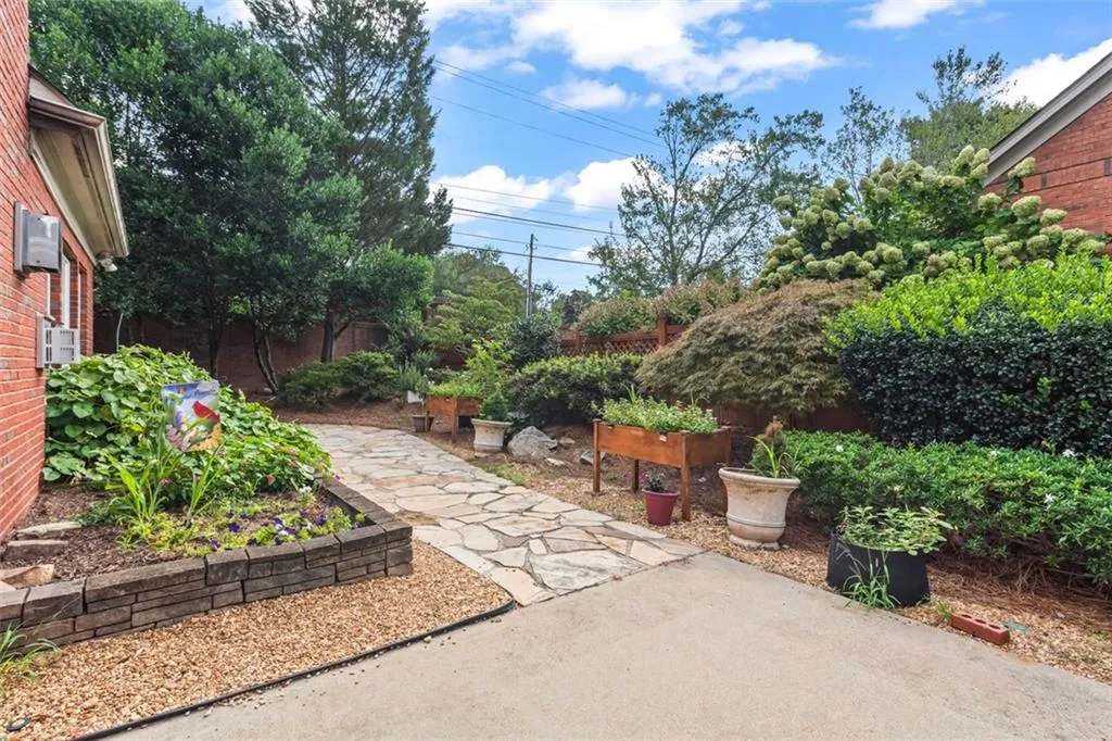 Green thumbs are welcome here!
