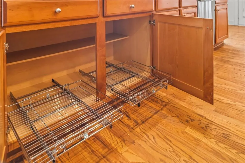 Quality wood cabinetry has easy pull out access