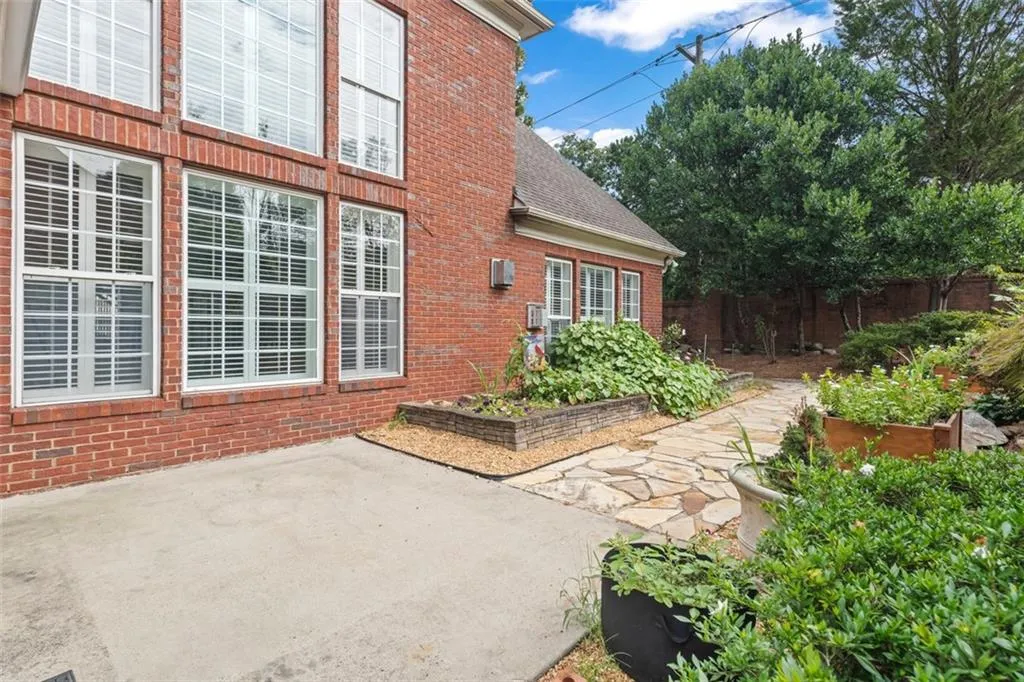 Perfect patio for outside dining!