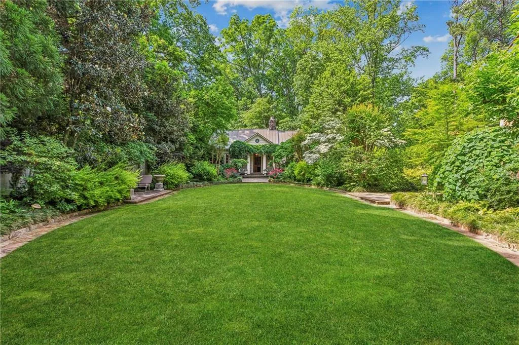 240 Nacoochee Drive Nw, Atlanta, Georgia 30305, 6 Bedrooms Bedrooms, ,7 BathroomsBathrooms,Residential,For Sale,240 Nacoochee Drive Nw,7647748