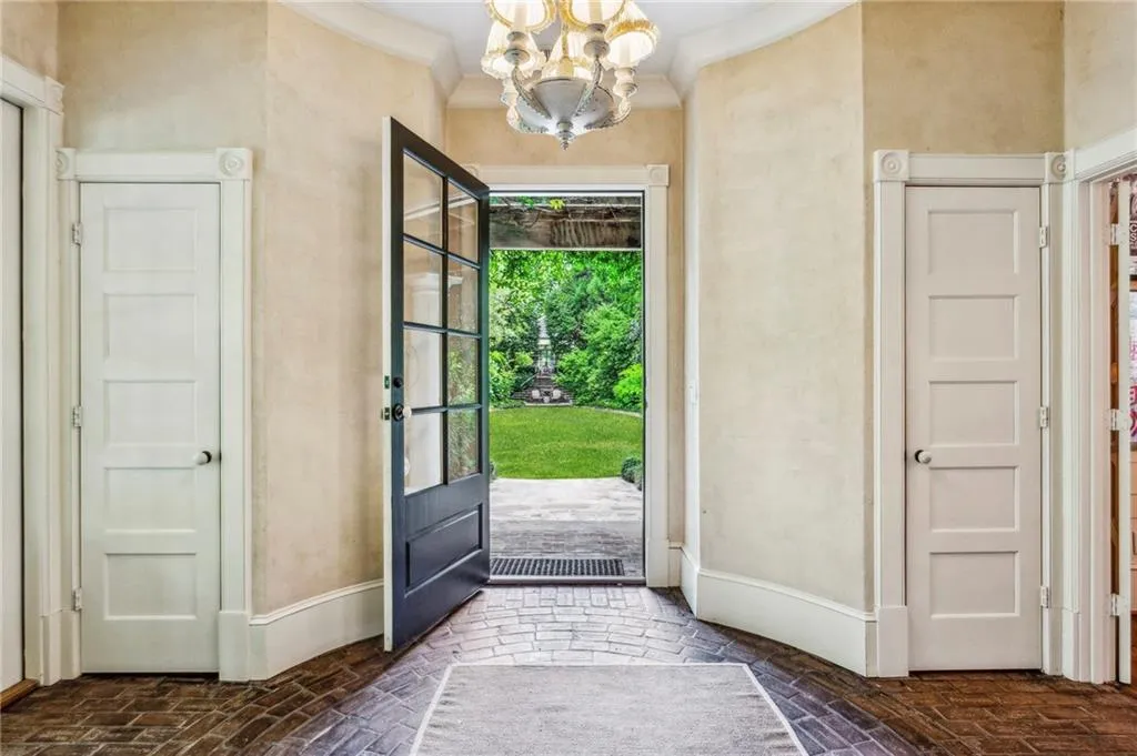 240 Nacoochee Drive Nw, Atlanta, Georgia 30305, 6 Bedrooms Bedrooms, ,7 BathroomsBathrooms,Residential,For Sale,240 Nacoochee Drive Nw,7647748
