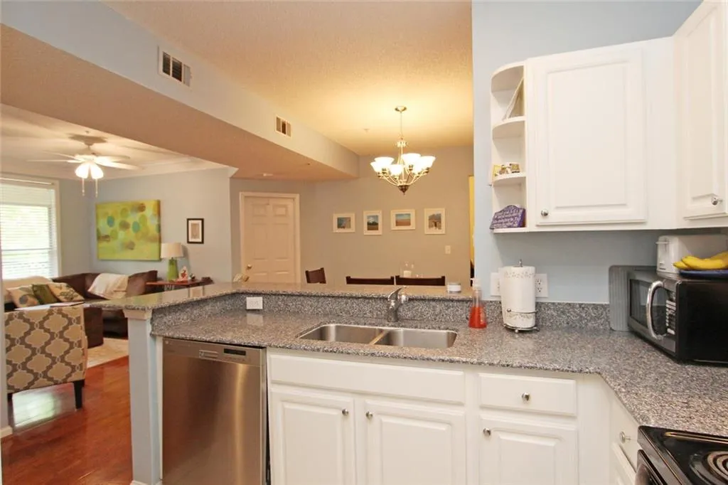 955 Juniper Street Ne Unit 2330, Atlanta, Georgia 30309, 2 Bedrooms Bedrooms, ,2 BathroomsBathrooms,Residential,Sold,955 Juniper Street Ne Unit 2330,5732490