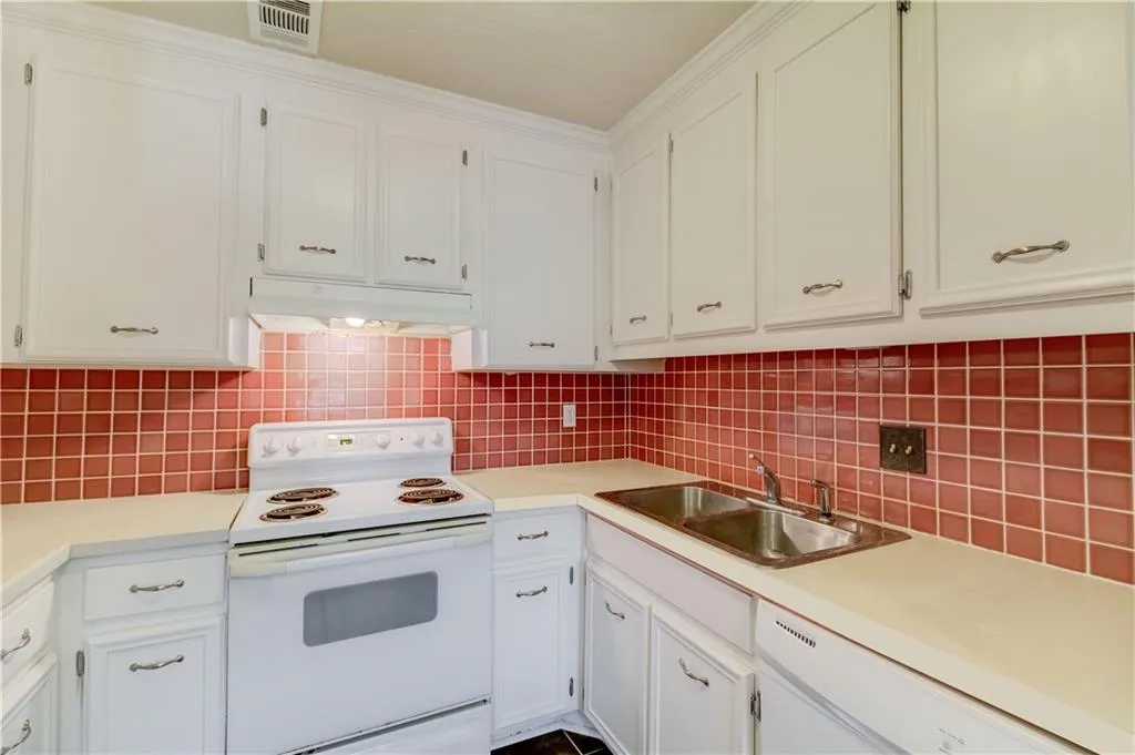 345 Winding River Drive Unit C, Sandy Springs, Georgia 30350, 3 Bedrooms Bedrooms, ,2 BathroomsBathrooms,Residential,Sold,345 Winding River Drive Unit C,6002132