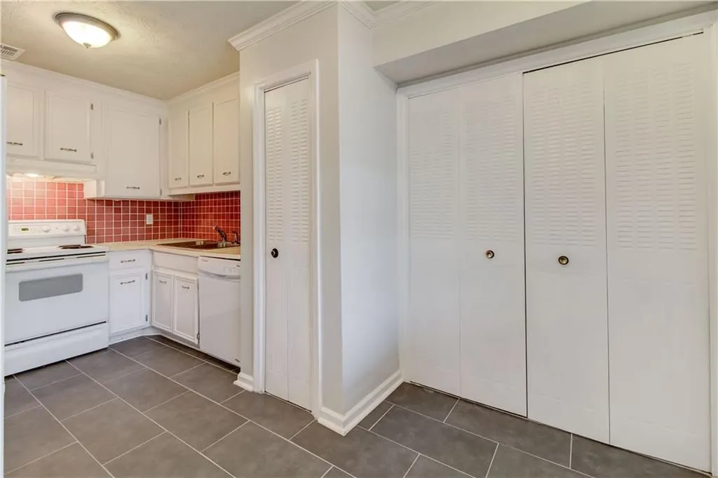 345 Winding River Drive Unit C, Sandy Springs, Georgia 30350, 3 Bedrooms Bedrooms, ,2 BathroomsBathrooms,Residential,Sold,345 Winding River Drive Unit C,6002132