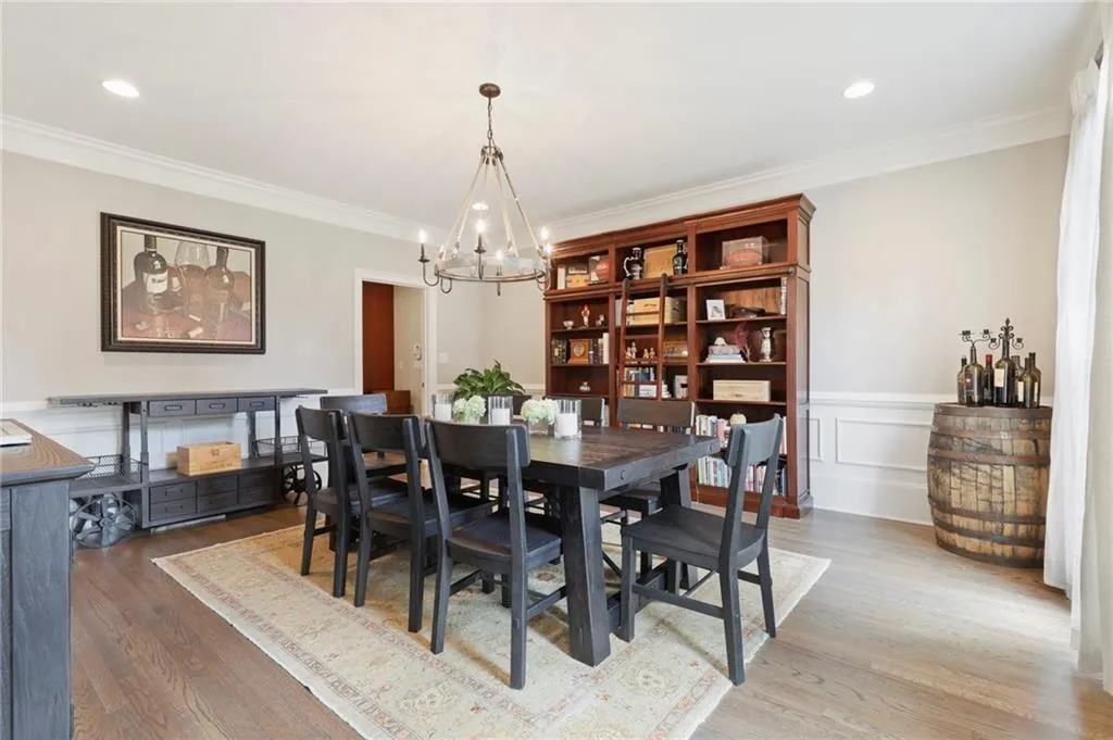 205 Embassy Court, Atlanta, Georgia 30328, 3 Bedrooms Bedrooms, ,2 BathroomsBathrooms,Residential,Sold,205 Embassy Court,6811079