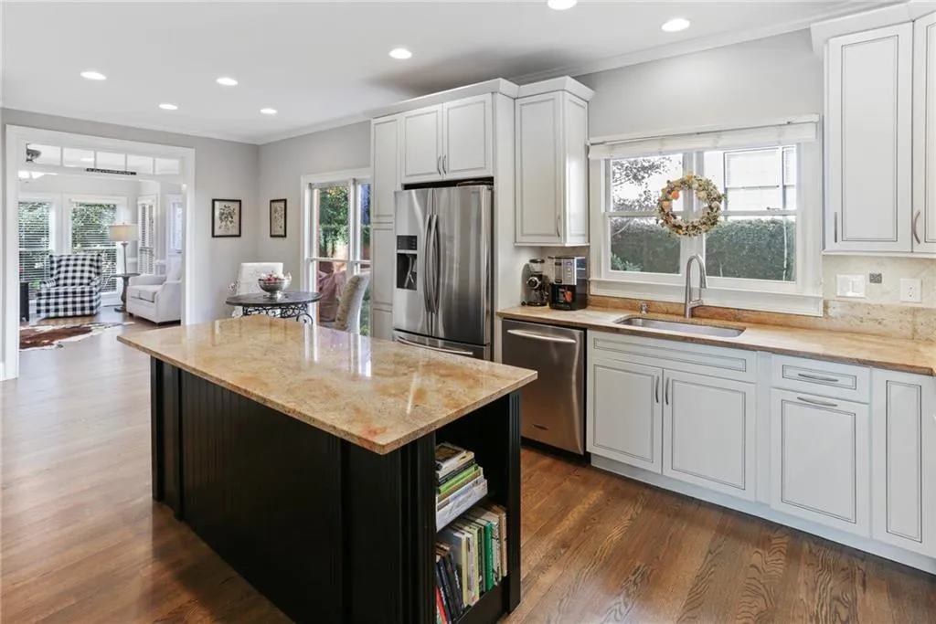205 Embassy Court, Atlanta, Georgia 30328, 3 Bedrooms Bedrooms, ,2 BathroomsBathrooms,Residential,Sold,205 Embassy Court,6811079