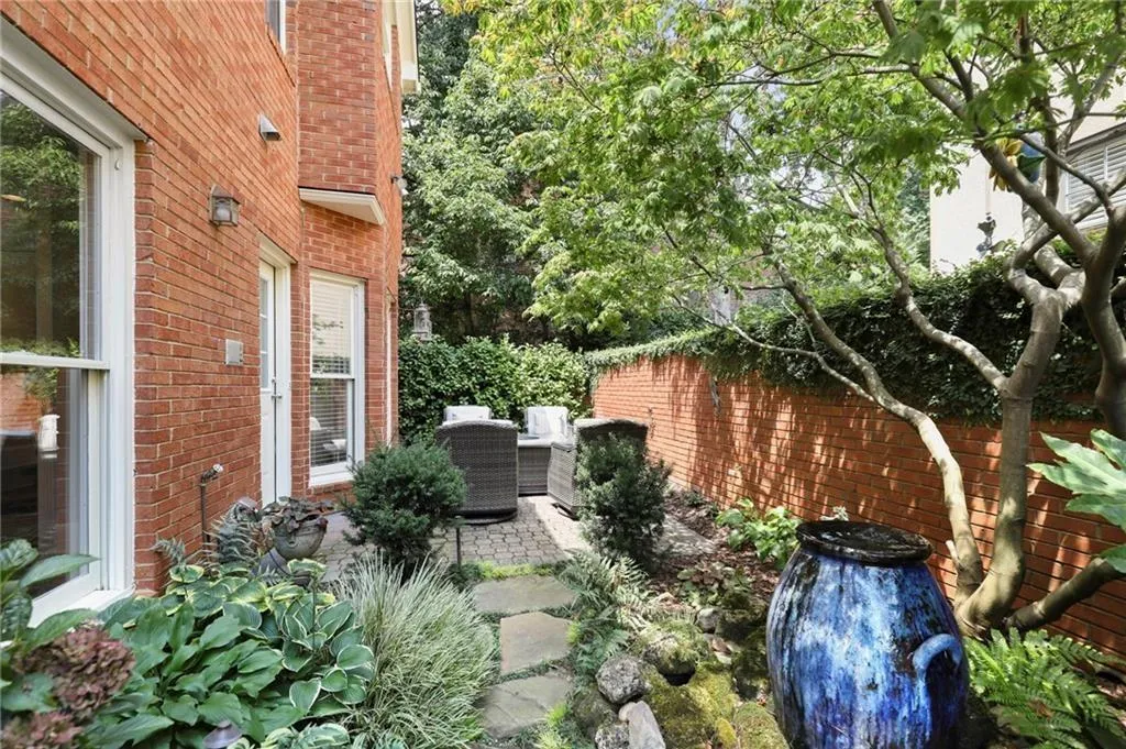 205 Embassy Court, Atlanta, Georgia 30328, 3 Bedrooms Bedrooms, ,2 BathroomsBathrooms,Residential,Sold,205 Embassy Court,6811079