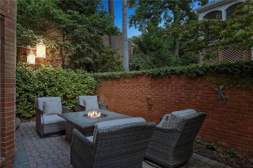 205 Embassy Court, Atlanta, Georgia 30328, 3 Bedrooms Bedrooms, ,2 BathroomsBathrooms,Residential,Sold,205 Embassy Court,6811079