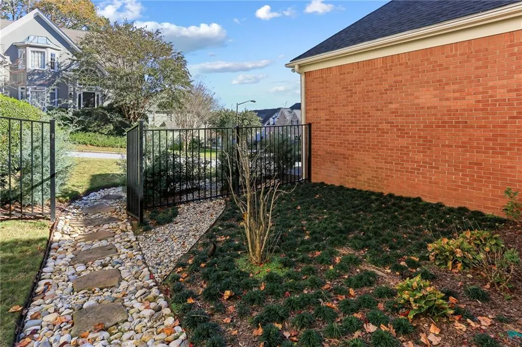 205 Embassy Court, Atlanta, Georgia 30328, 3 Bedrooms Bedrooms, ,2 BathroomsBathrooms,Residential,Sold,205 Embassy Court,6811079