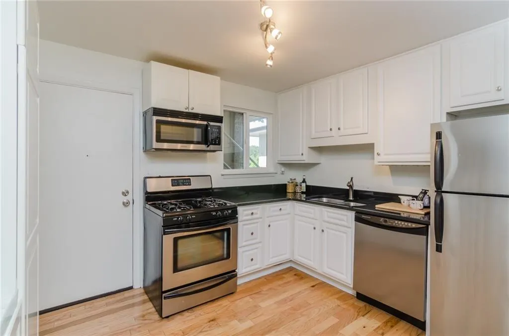 346 Carpenter Drive Unit 79, Atlanta, Georgia 30328, 3 Bedrooms Bedrooms, ,2 BathroomsBathrooms,Residential,Sold,346 Carpenter Drive Unit 79,5849643