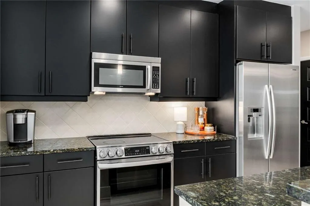 Sleek Kitchen Cabinetry