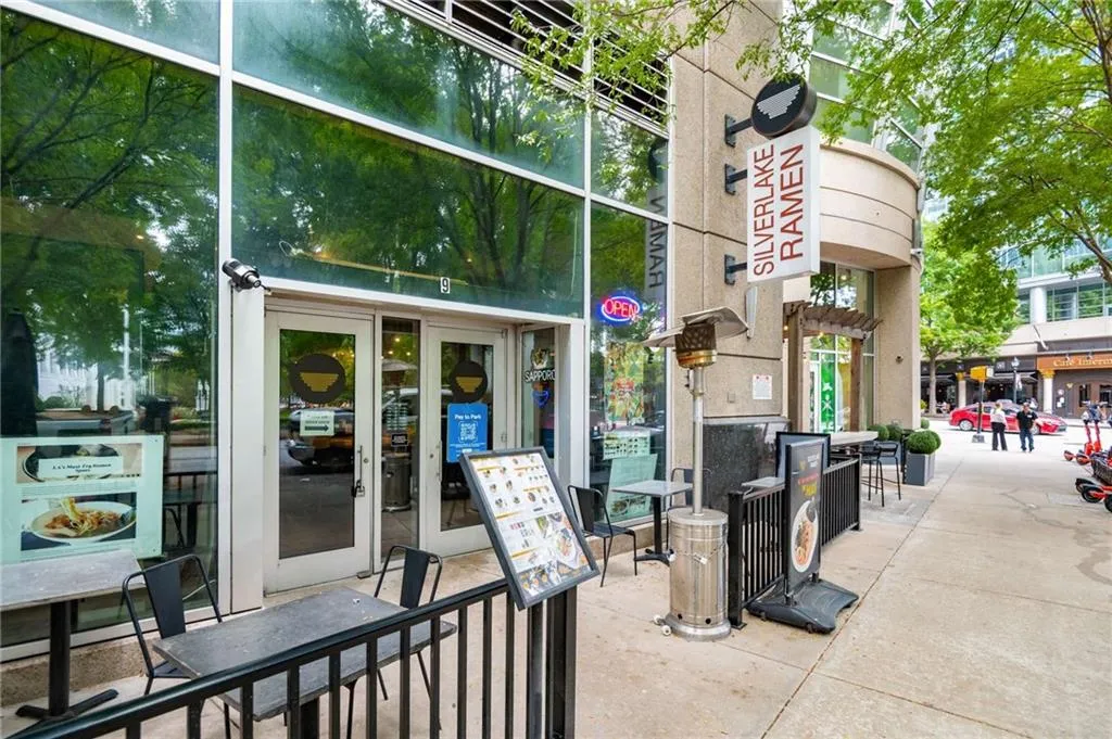 Local restaurants on the block!