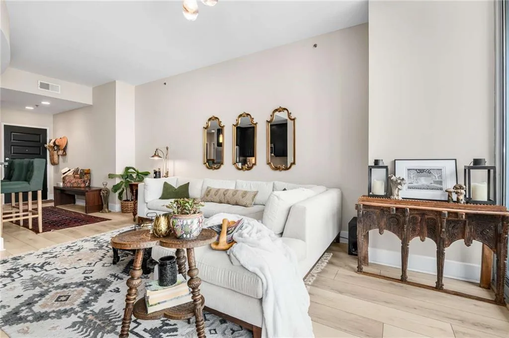 High ceilings, fresh paint