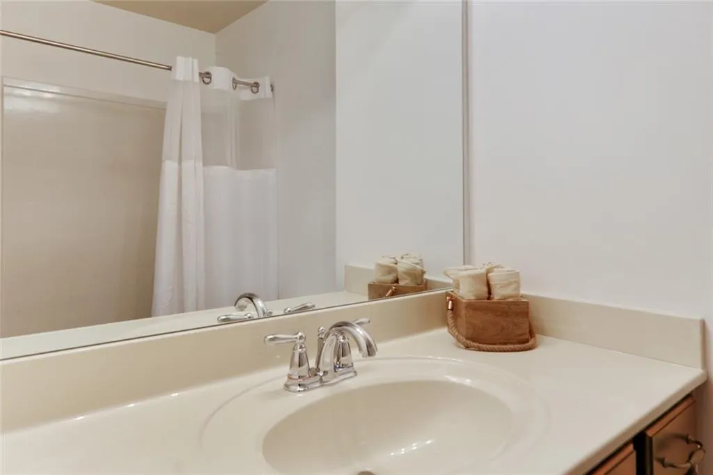 7400 Glisten Avenue Unit 83, Atlanta, Georgia 30328, 3 Bedrooms Bedrooms, ,3 BathroomsBathrooms,Residential,Sold,7400 Glisten Avenue Unit 83,6512530