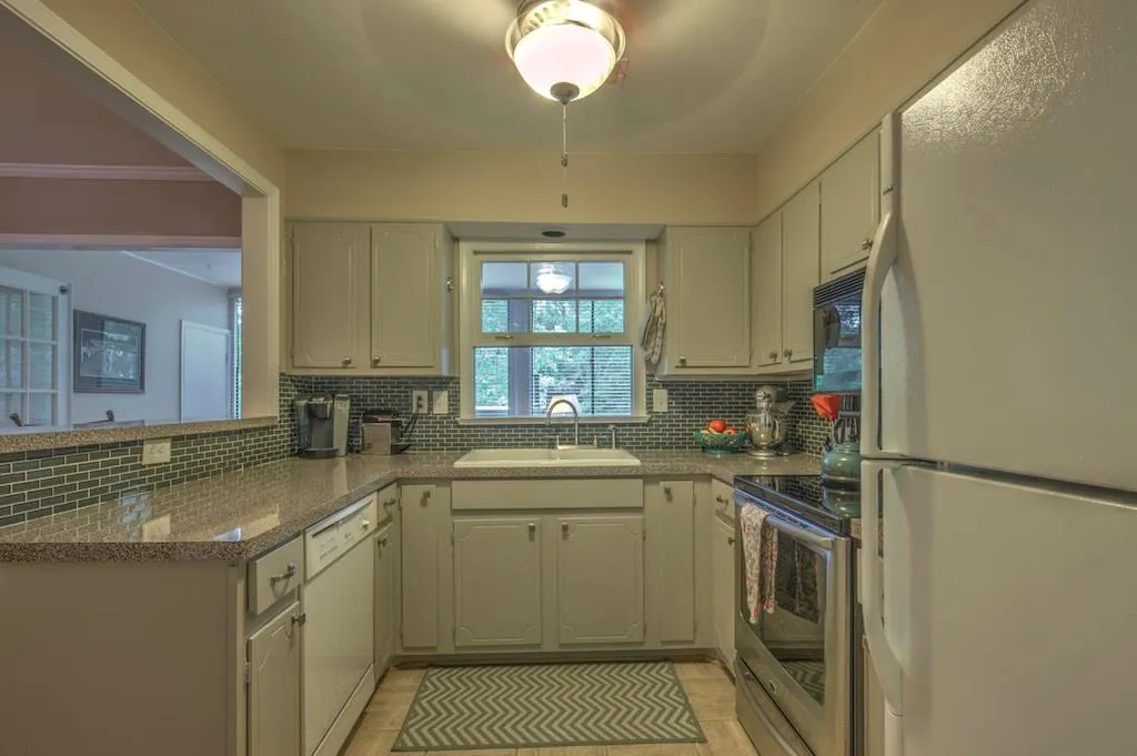 140 Woodmere Square Nw Unit 140, Atlanta, Georgia 30327, 2 Bedrooms Bedrooms, ,2 BathroomsBathrooms,Residential,Sold,140 Woodmere Square Nw Unit 140,5539240