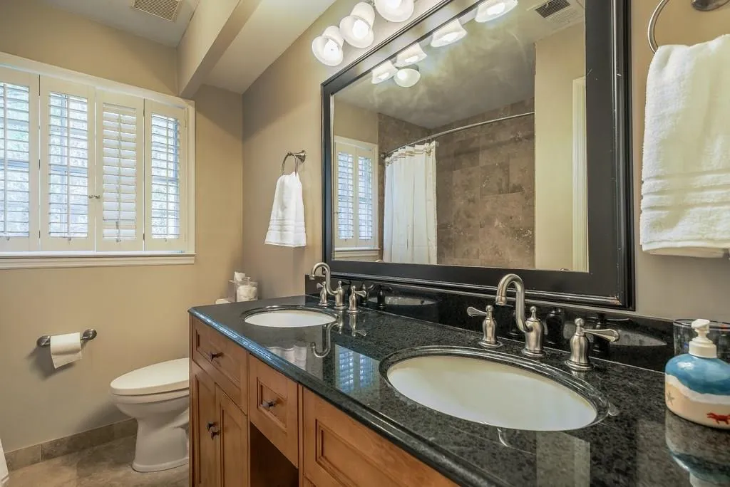 185 Forrest Lake Drive, Atlanta, Georgia 30327, 4 Bedrooms Bedrooms, ,3 BathroomsBathrooms,Residential,Sold,185 Forrest Lake Drive,5995474