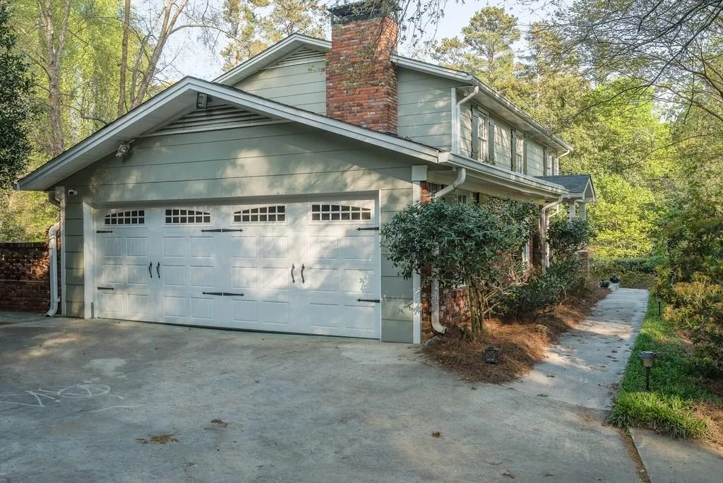 185 Forrest Lake Drive, Atlanta, Georgia 30327, 4 Bedrooms Bedrooms, ,3 BathroomsBathrooms,Residential,Sold,185 Forrest Lake Drive,5995474