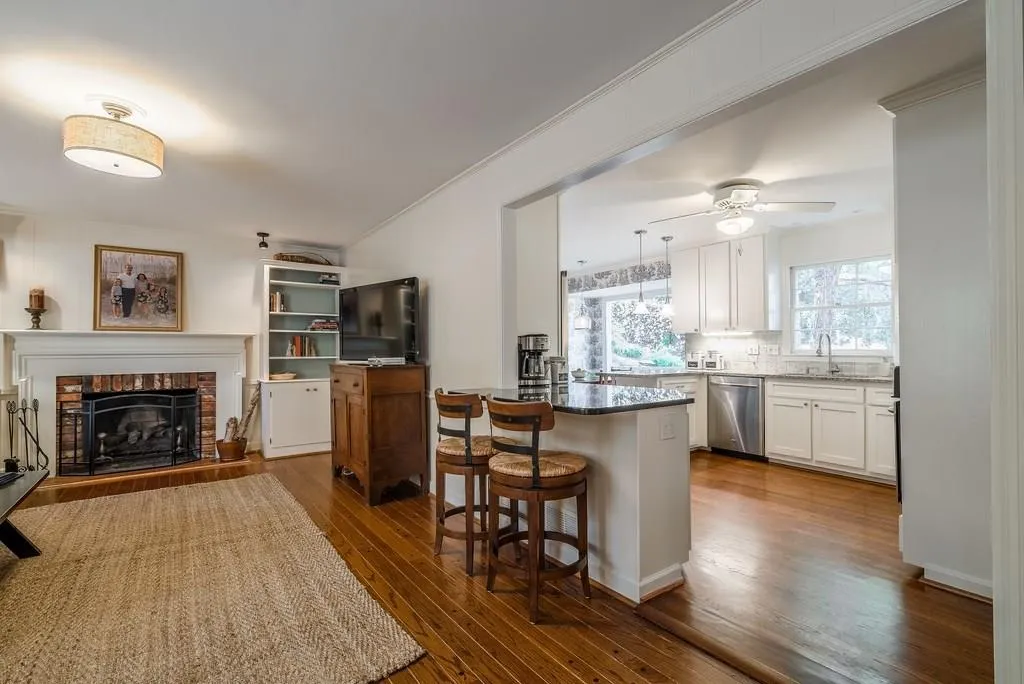 185 Forrest Lake Drive, Atlanta, Georgia 30327, 4 Bedrooms Bedrooms, ,3 BathroomsBathrooms,Residential,Sold,185 Forrest Lake Drive,5995474