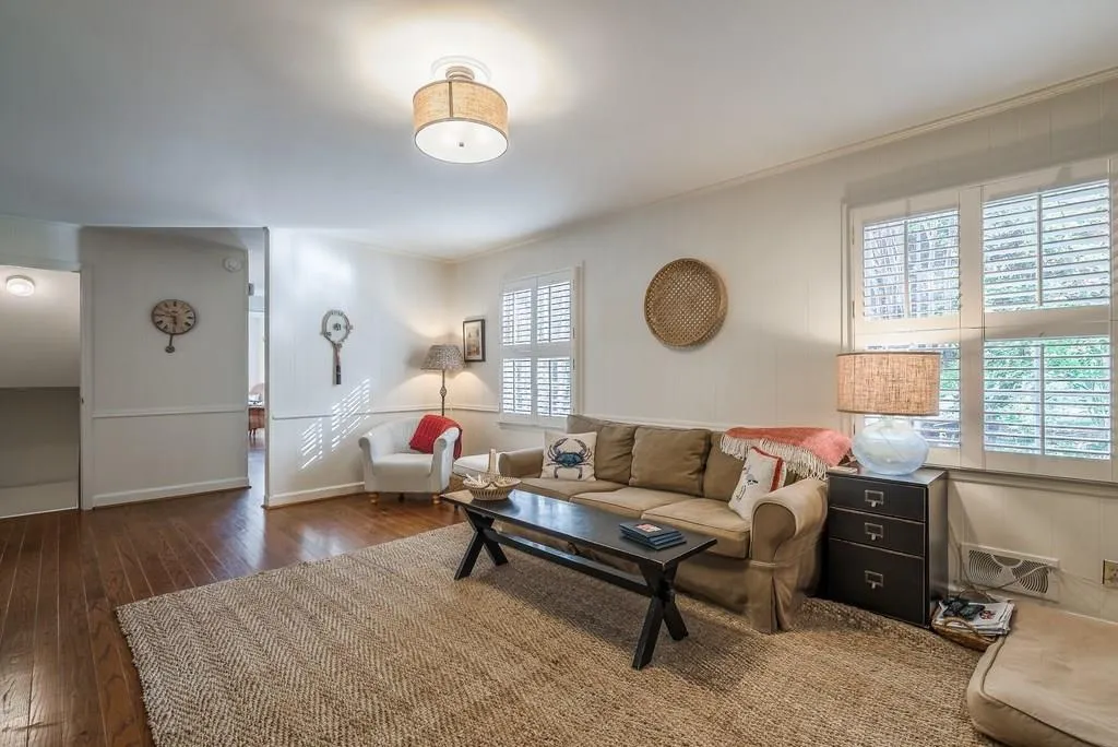185 Forrest Lake Drive, Atlanta, Georgia 30327, 4 Bedrooms Bedrooms, ,3 BathroomsBathrooms,Residential,Sold,185 Forrest Lake Drive,5995474