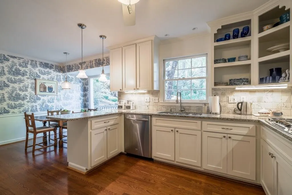 185 Forrest Lake Drive, Atlanta, Georgia 30327, 4 Bedrooms Bedrooms, ,3 BathroomsBathrooms,Residential,Sold,185 Forrest Lake Drive,5995474