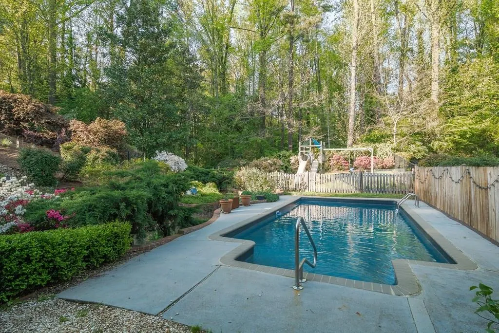 185 Forrest Lake Drive, Atlanta, Georgia 30327, 4 Bedrooms Bedrooms, ,3 BathroomsBathrooms,Residential,Sold,185 Forrest Lake Drive,5995474