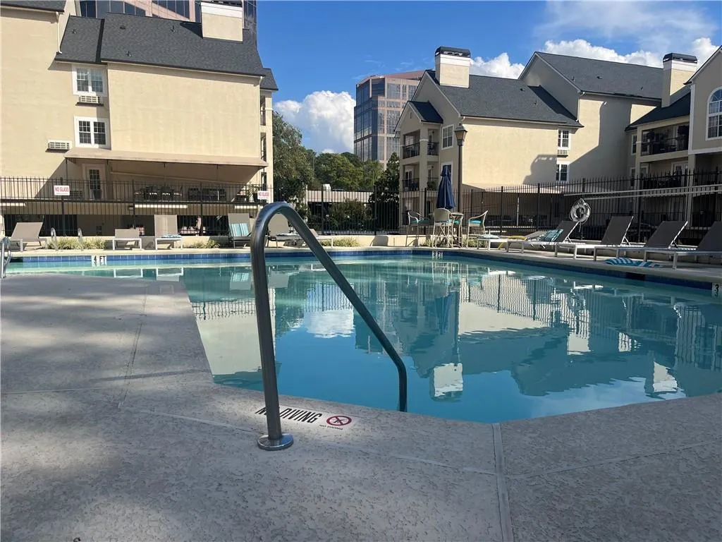 3655 Habersham Road Ne Unit B 352, Atlanta, Georgia 30305, 1 Bedroom Bedrooms, ,1 BathroomBathrooms,Residential,For Sale,3655 Habersham Road Ne Unit B 352,7663699