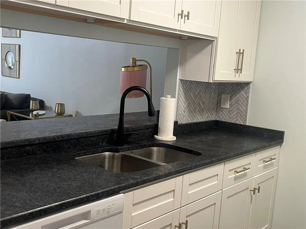 3655 Habersham Road Ne Unit B 352, Atlanta, Georgia 30305, 1 Bedroom Bedrooms, ,1 BathroomBathrooms,Residential,For Sale,3655 Habersham Road Ne Unit B 352,7663699