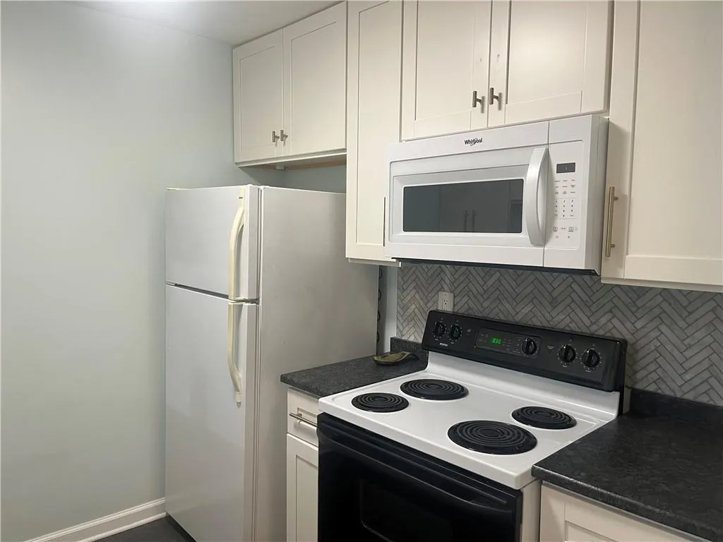 3655 Habersham Road Ne Unit B 352, Atlanta, Georgia 30305, 1 Bedroom Bedrooms, ,1 BathroomBathrooms,Residential,For Sale,3655 Habersham Road Ne Unit B 352,7663699