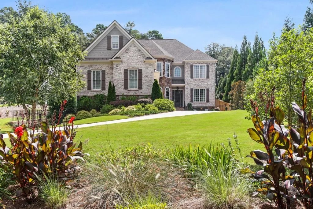 245 Grapevine Run, Sandy Springs, Georgia 30350, 5 Bedrooms Bedrooms, ,5 BathroomsBathrooms,Residential,Sold,245 Grapevine Run,6780300