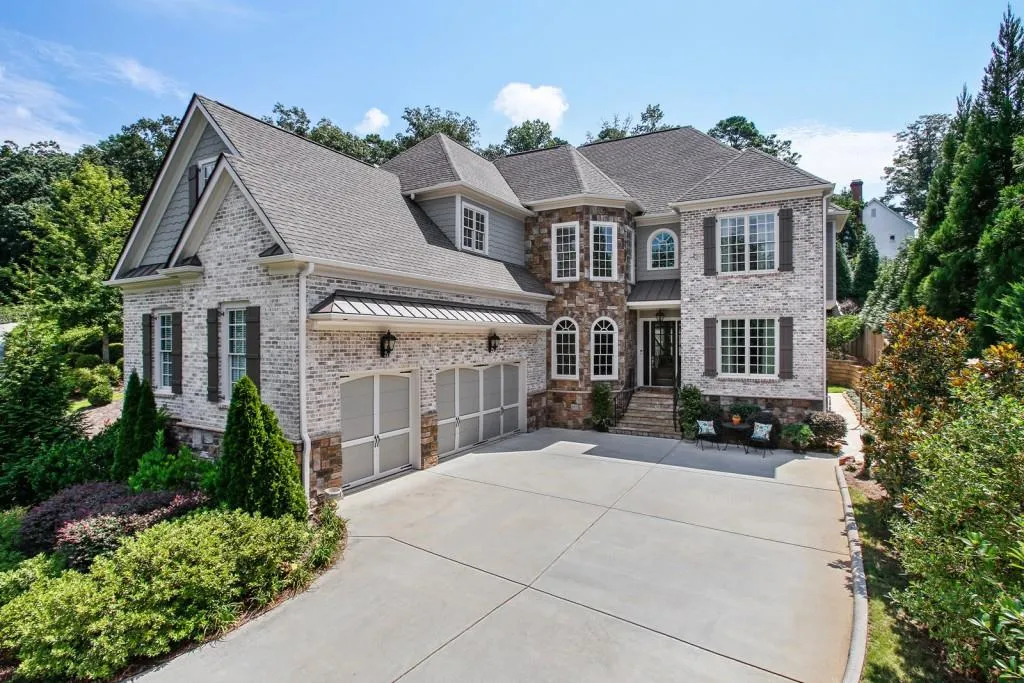 245 Grapevine Run, Sandy Springs, Georgia 30350, 5 Bedrooms Bedrooms, ,5 BathroomsBathrooms,Residential,Sold,245 Grapevine Run,6780300