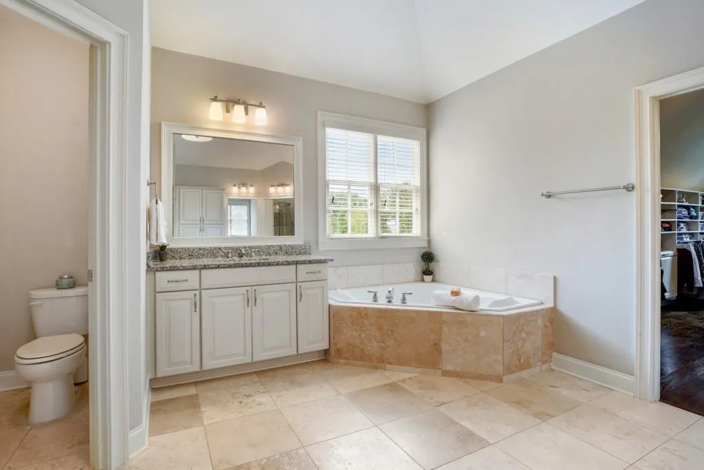 245 Grapevine Run, Sandy Springs, Georgia 30350, 5 Bedrooms Bedrooms, ,5 BathroomsBathrooms,Residential,Sold,245 Grapevine Run,6780300