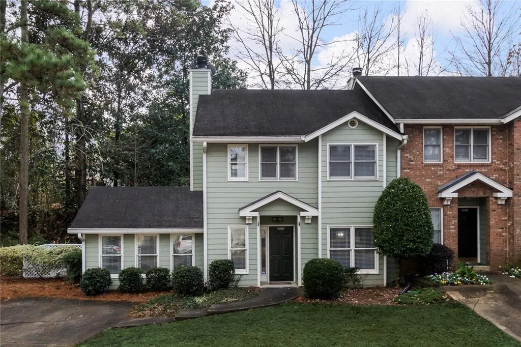 250 Peachtree Hollow Court, Sandy Springs, Georgia 30328, 2 Bedrooms Bedrooms, ,2 BathroomsBathrooms,Residential,Sold,250 Peachtree Hollow Court,6122302