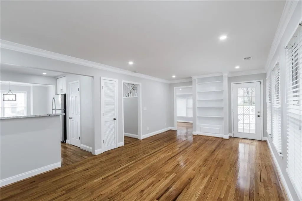 250 Peachtree Hollow Court, Sandy Springs, Georgia 30328, 2 Bedrooms Bedrooms, ,2 BathroomsBathrooms,Residential,Sold,250 Peachtree Hollow Court,6122302