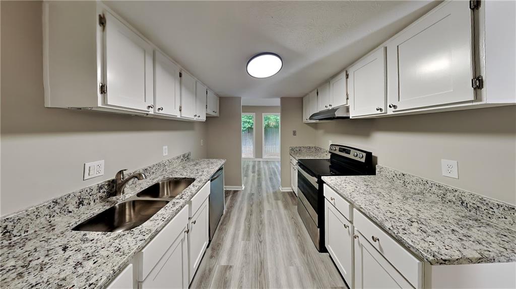7750 Roswell Road Unit 5A, Sandy Springs, Georgia 30350, 2 Bedrooms Bedrooms, ,1 BathroomBathrooms,Residential,Sold,7750 Roswell Road Unit 5A,7257775