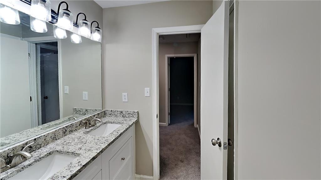 7750 Roswell Road Unit 5A, Sandy Springs, Georgia 30350, 2 Bedrooms Bedrooms, ,1 BathroomBathrooms,Residential,Sold,7750 Roswell Road Unit 5A,7257775