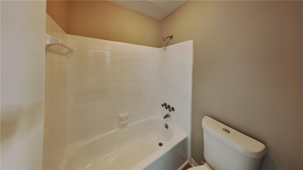 7750 Roswell Road Unit 5A, Sandy Springs, Georgia 30350, 2 Bedrooms Bedrooms, ,1 BathroomBathrooms,Residential,Sold,7750 Roswell Road Unit 5A,7257775