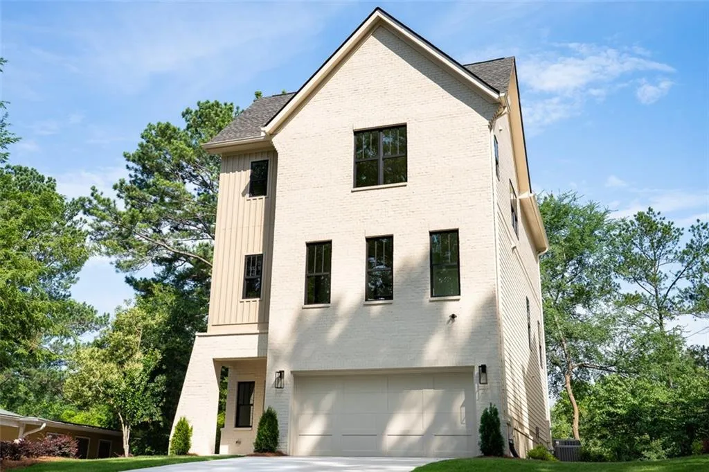 2745 S Bamby Lane Ne, Brookhaven, Georgia 30319, 5 Bedrooms Bedrooms, ,4 BathroomsBathrooms,Residential,Sold,2745 S Bamby Lane Ne,7620924