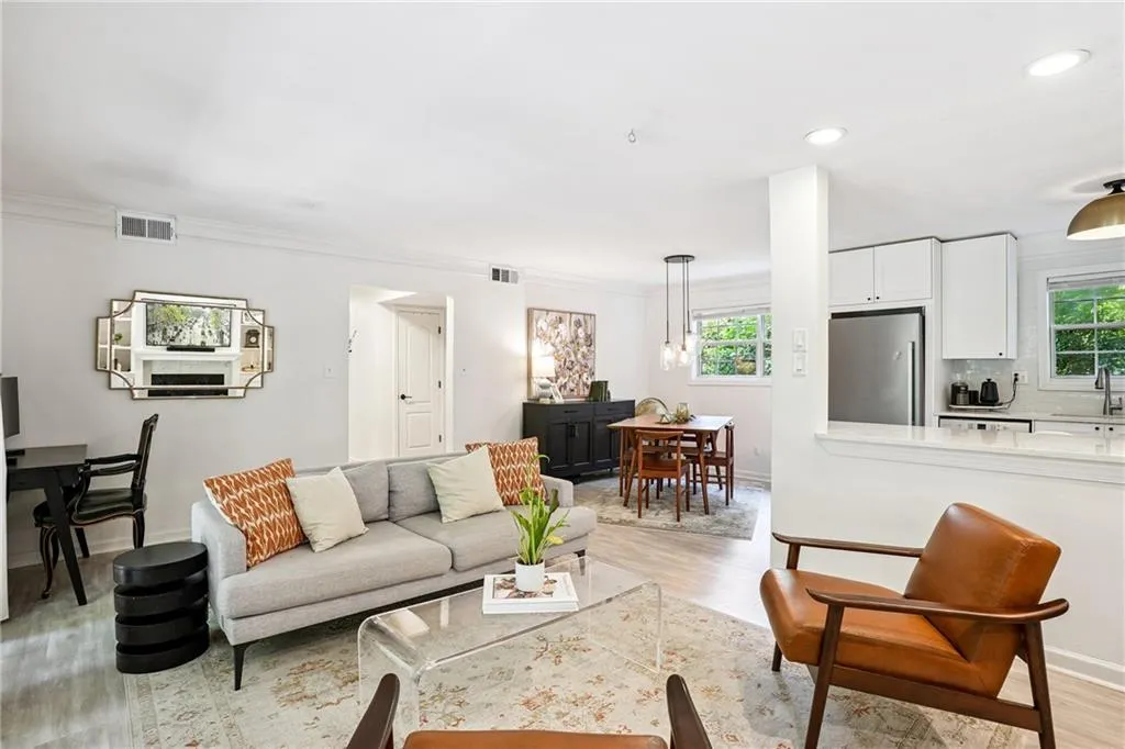 311 Peachtree Hills Avenue Ne Unit 11a, Atlanta, Georgia 30305, 2 Bedrooms Bedrooms, ,1 BathroomBathrooms,Residential,For Sale,311 Peachtree Hills Avenue Ne Unit 11a,7610424