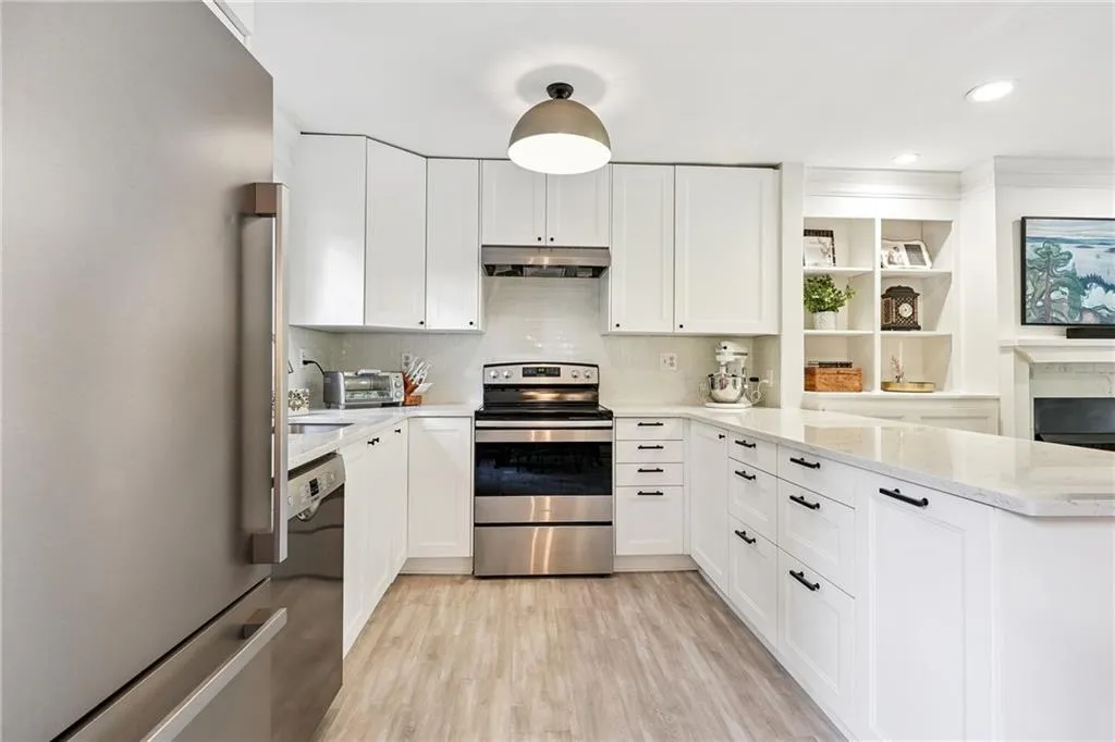 311 Peachtree Hills Avenue Ne Unit 11a, Atlanta, Georgia 30305, 2 Bedrooms Bedrooms, ,1 BathroomBathrooms,Residential,For Sale,311 Peachtree Hills Avenue Ne Unit 11a,7610424