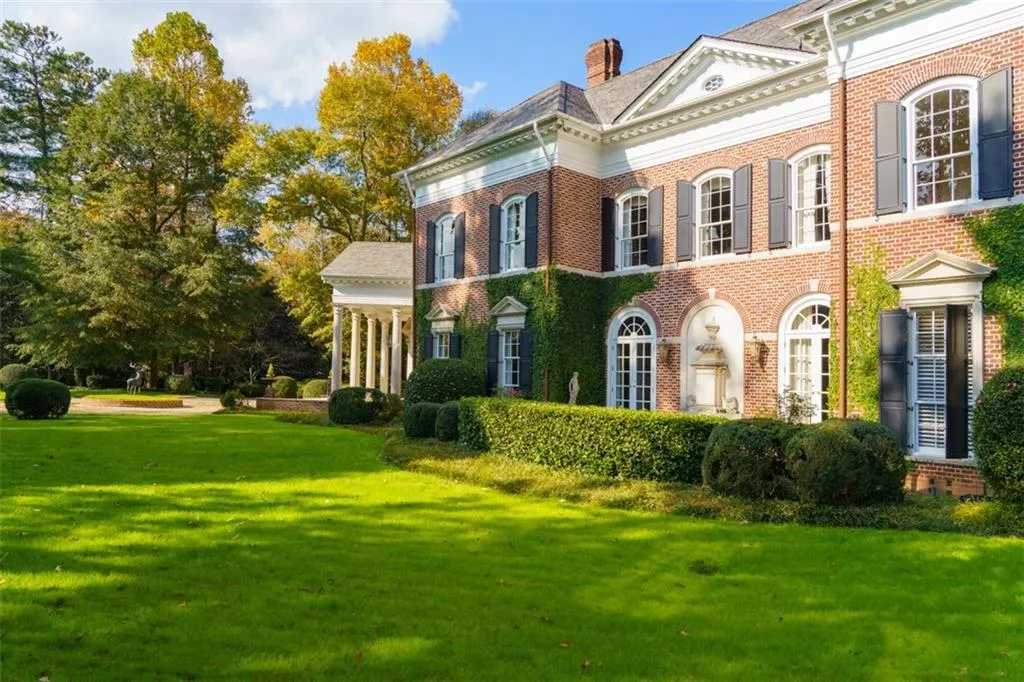 825 Davis Drive, Atlanta, Georgia 30327, 7 Bedrooms Bedrooms, ,8 BathroomsBathrooms,Residential,Sold,825 Davis Drive,7131194