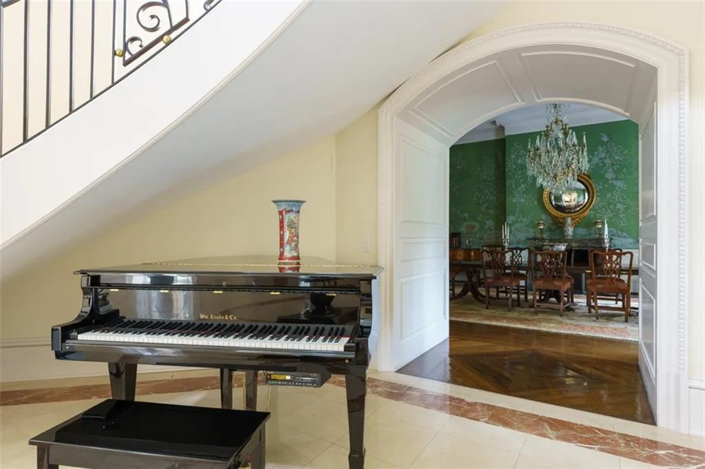 825 Davis Drive, Atlanta, Georgia 30327, 7 Bedrooms Bedrooms, ,8 BathroomsBathrooms,Residential,Sold,825 Davis Drive,7131194