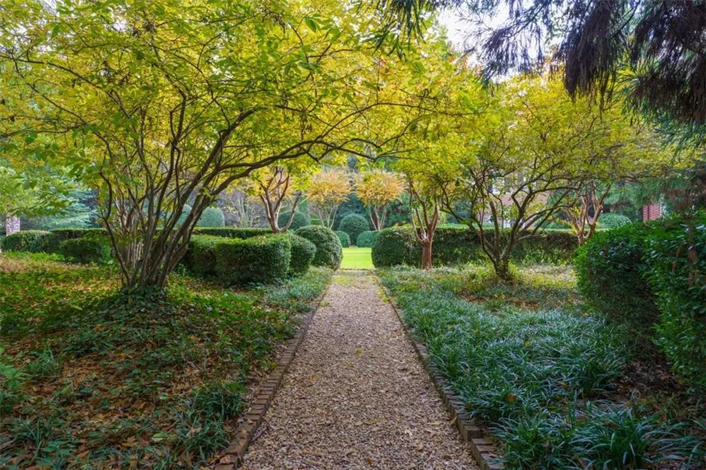 825 Davis Drive, Atlanta, Georgia 30327, 7 Bedrooms Bedrooms, ,8 BathroomsBathrooms,Residential,Sold,825 Davis Drive,7131194