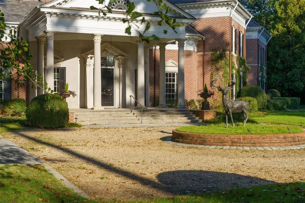 825 Davis Drive, Atlanta, Georgia 30327, 7 Bedrooms Bedrooms, ,8 BathroomsBathrooms,Residential,Sold,825 Davis Drive,7131194