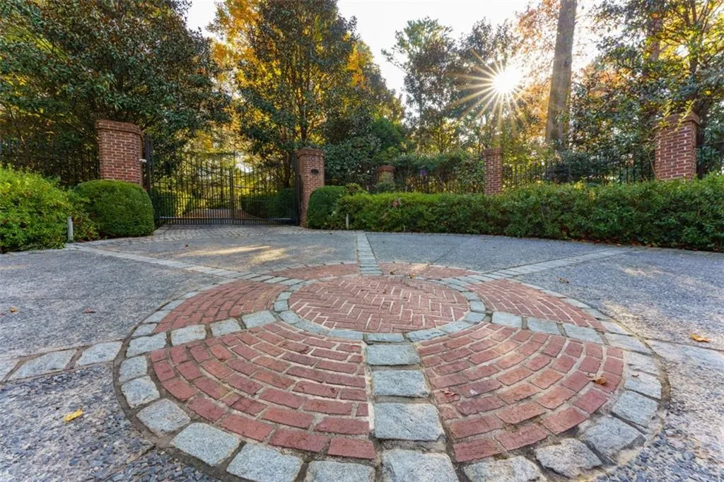 825 Davis Drive, Atlanta, Georgia 30327, 7 Bedrooms Bedrooms, ,8 BathroomsBathrooms,Residential,Sold,825 Davis Drive,7131194