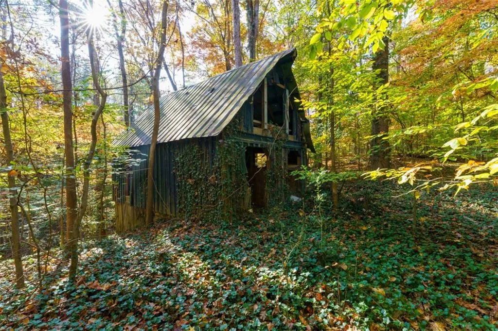 825 Davis Drive, Atlanta, Georgia 30327, 7 Bedrooms Bedrooms, ,8 BathroomsBathrooms,Residential,Sold,825 Davis Drive,7131194